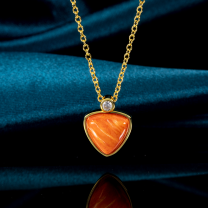 Chic Summer Beach Jewelry: Natural Spiny Oyster Pendant Necklace for Women