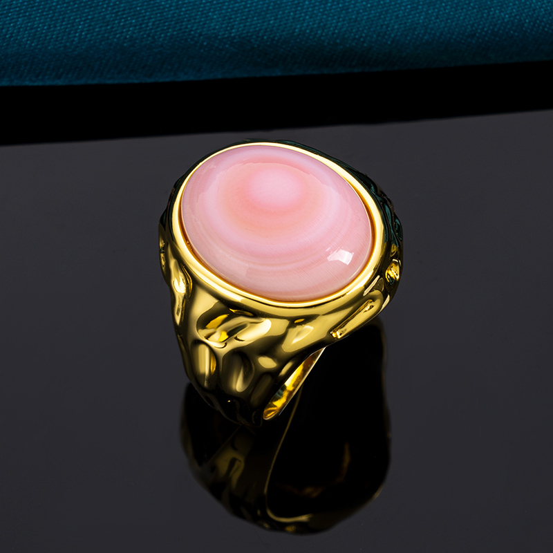 Oval Queen Conch Ring - Textured Hammered Elegance