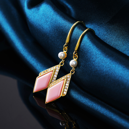 Minimalist Natural Queen Conch Diamond Earrings | Elegant Style 