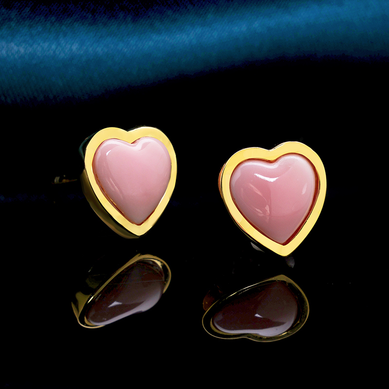 Pink Queen Conch Heart Studs | Minimalist Girly Earrings