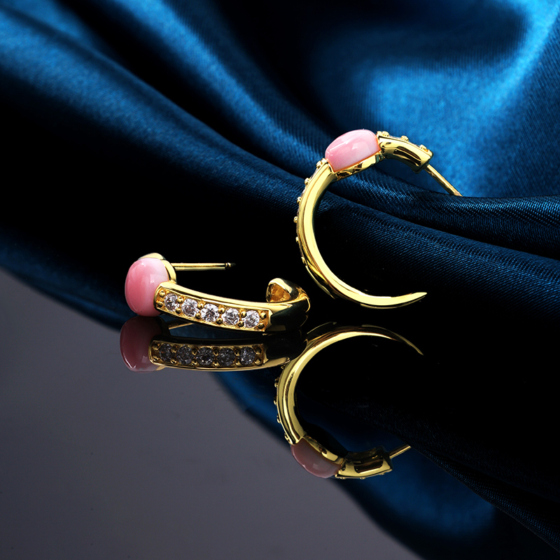 Natural Queen Conch C-Shaped Earrings | Elegant & Modern