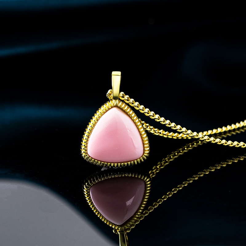 Minimalist Triangle Choker | French Vintage Style