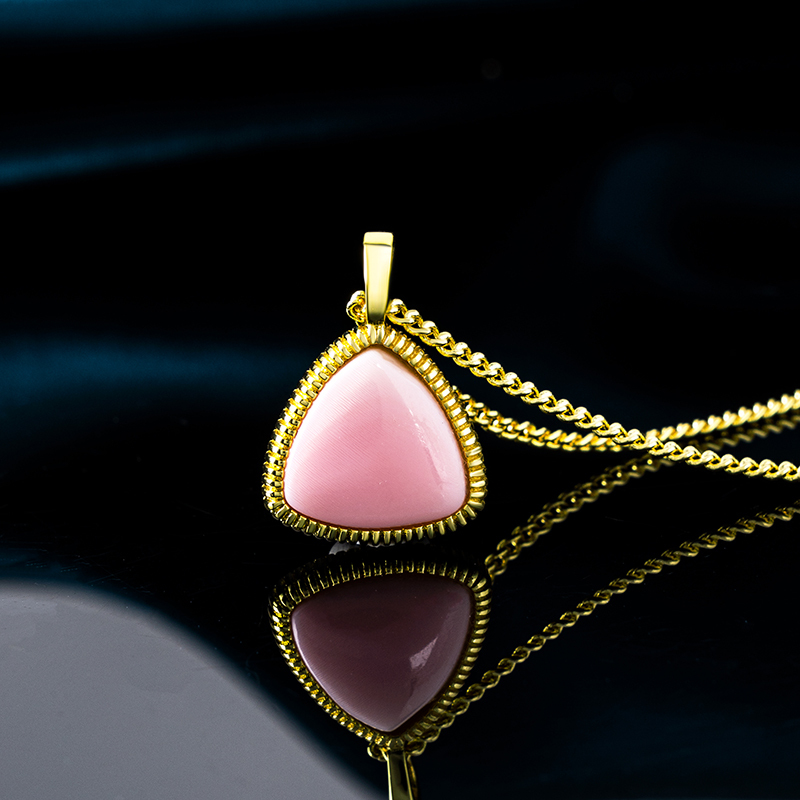 Minimalist Triangle Choker | French Vintage Style