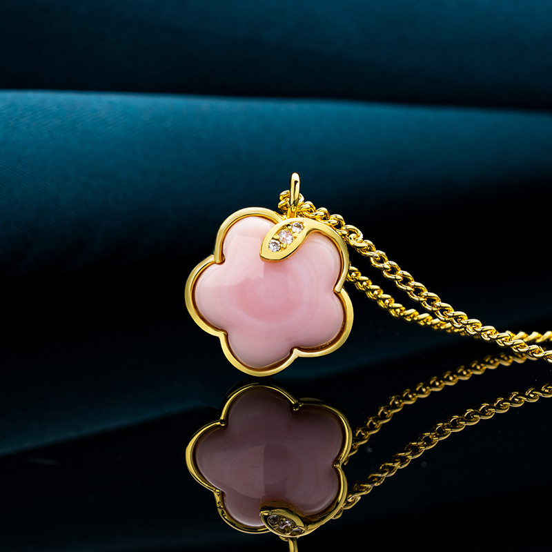 Unique Fresh Plum Blossom Necklace | Queen Conch Shell