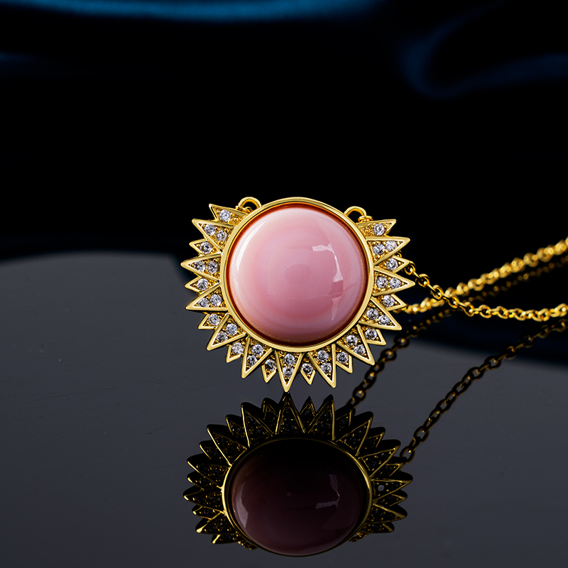 French Elegance Round Conch Pendant | Eye of the Sun