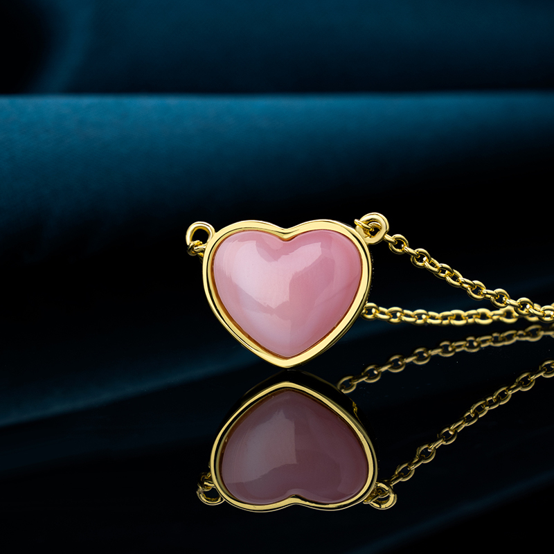 Mini Heart Queen Conch Choker | 18K Gold Plated