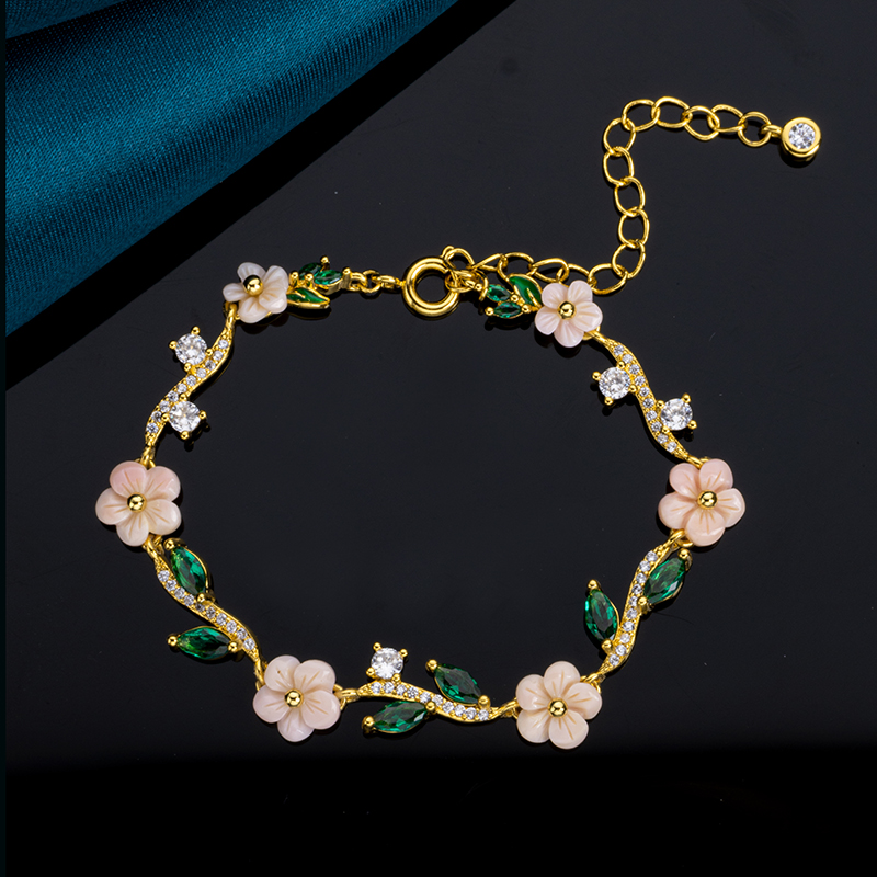 Summer Charm Bracelet - Stylish Seashell Design