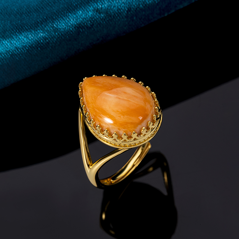 Natural Spiny Oyster Shell Teardrop Ring – Contemporary Luxury with Sophisticated Elegance