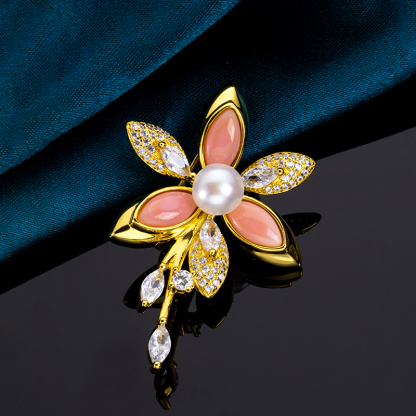 Exquisite Queen Conch Crystal Brooch