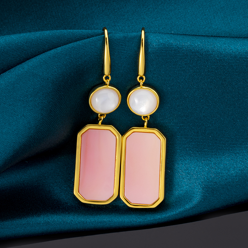 Square Queen Conch Earrings – Minimalist Elegance