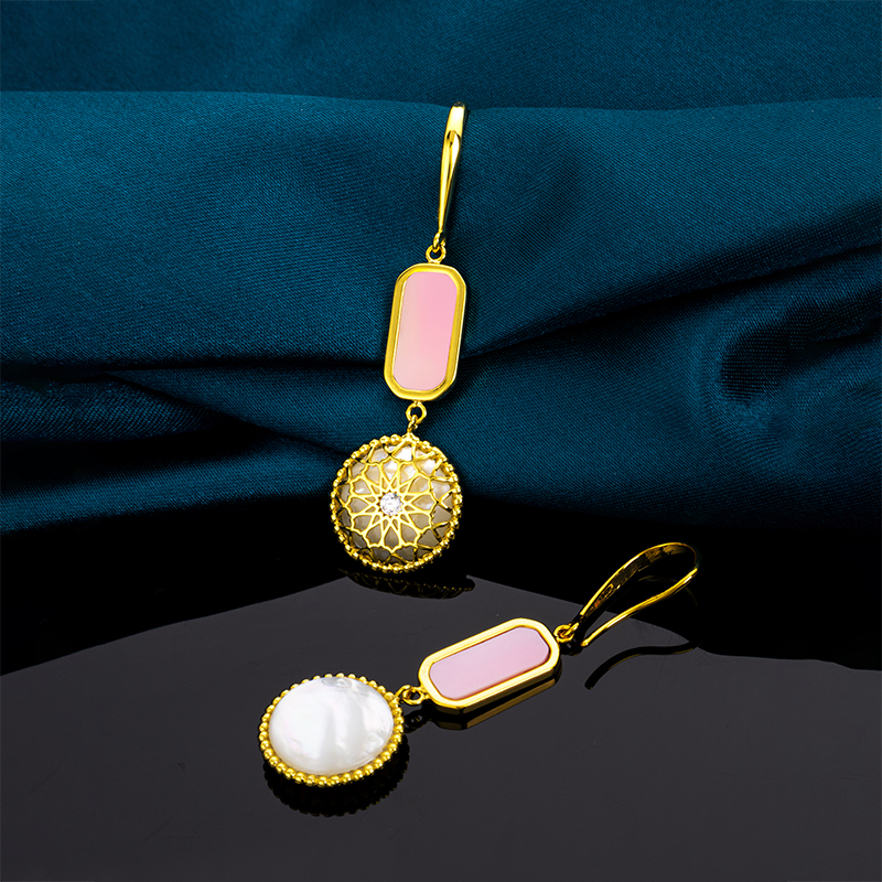 Vintage Royal Court Natural Queen Conch Earrings