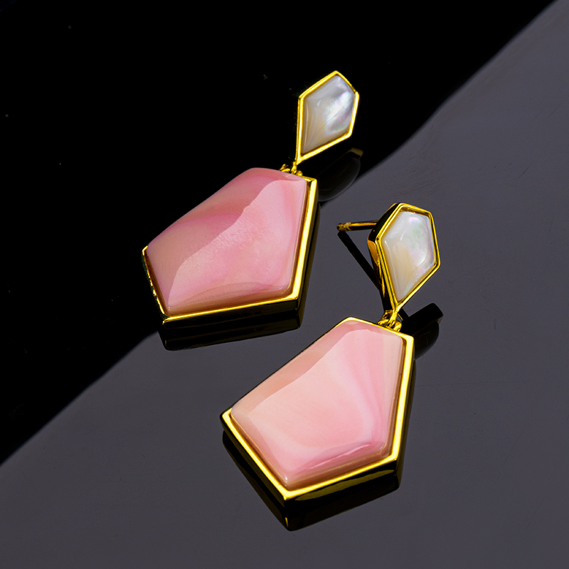 Western Fashion Geometric Queen Conch Earrings