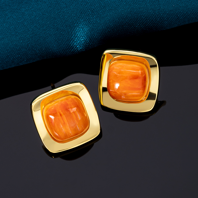 Natural Spiny Oyster Shell Square Stud Earrings – Minimalist Luxury & Bold Simplicity