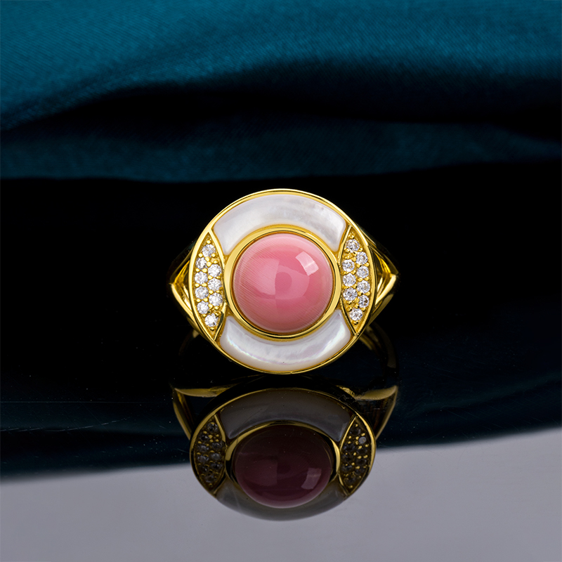 Queen Conch Ring - Opulent Round Shell Jewelry