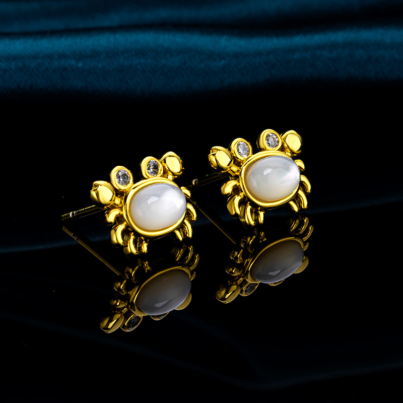 Cute Crab Natural Mother of Pearl Stud Earrings