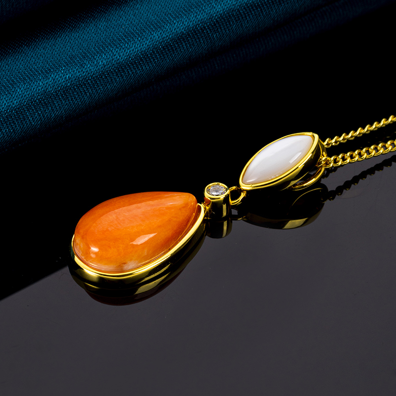 Designer Spiny Oyster Teardrop Pendant - Natural Shell Collarbone Necklace for Women's Luxury Jewelry Collection