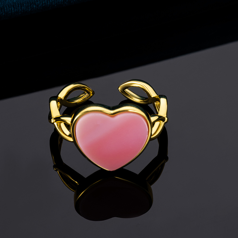 Natural Queen Conch Pink Heart Ring 