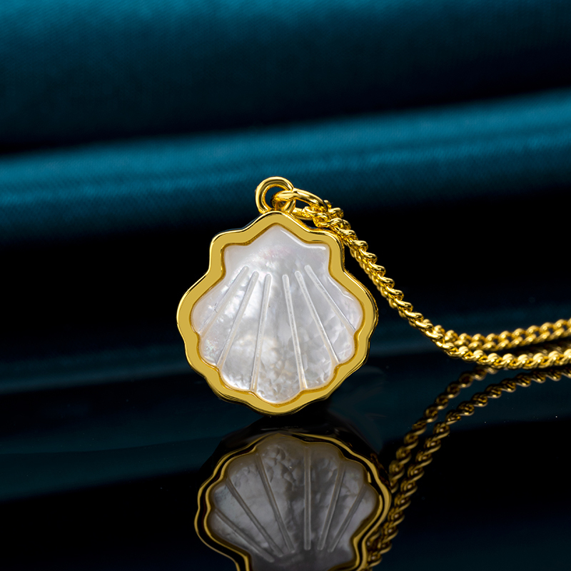 Minimalist Shell-Shaped Necklace - Natural MOP