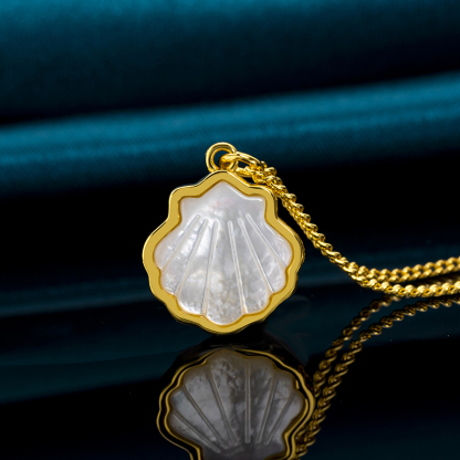 Minimalist Shell-Shaped Necklace - Natural MOP