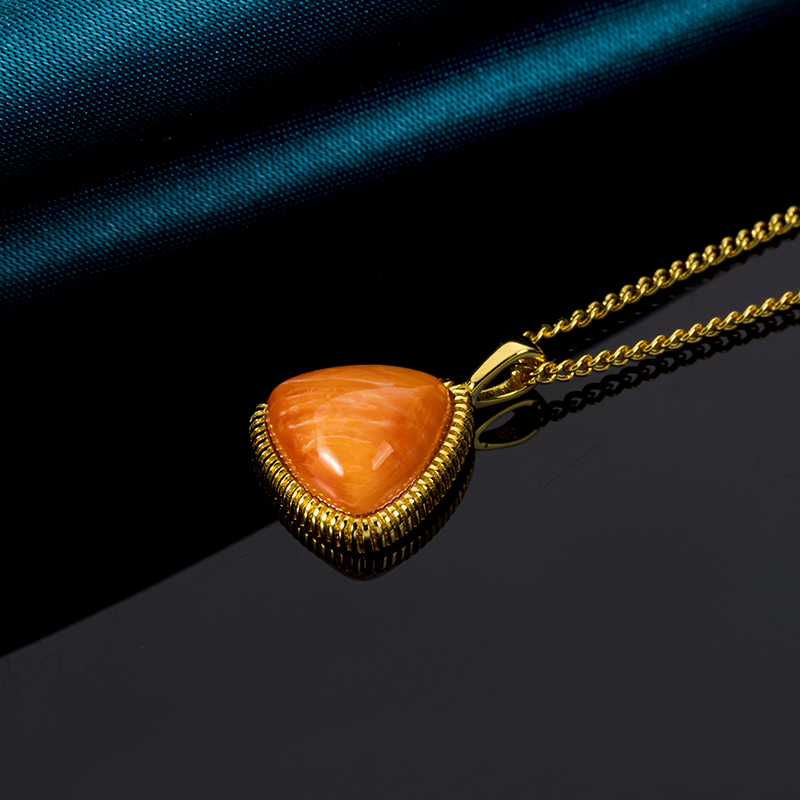 Minimalist Triangular Spiny Oyster Pendant Necklace - Geometric Women's Jewelry