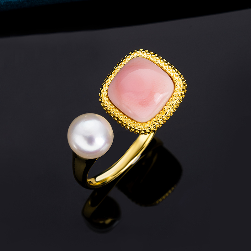 Sugar Loaf Queen Conch & Pearl Ring