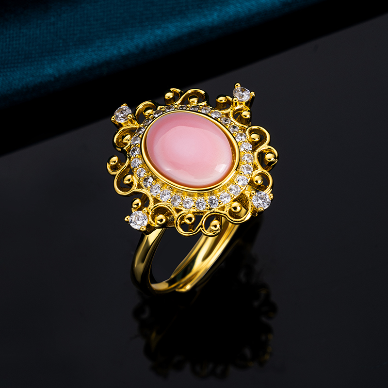 Regal Oval Queen Conch Statement Ring