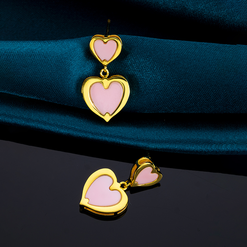 Sweet Interlocking Hearts Conch Studs