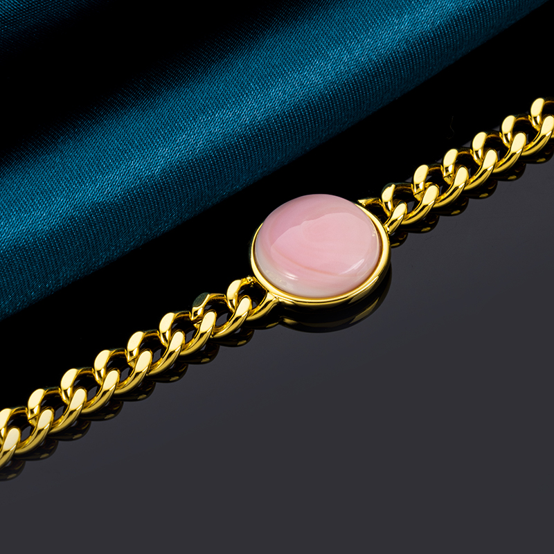 Elegant Queen Conch Bracelet | Cuban Chain Statement