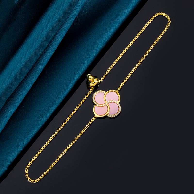 Queen Conch Clover Bracelet | Delicate Pink Minimalist