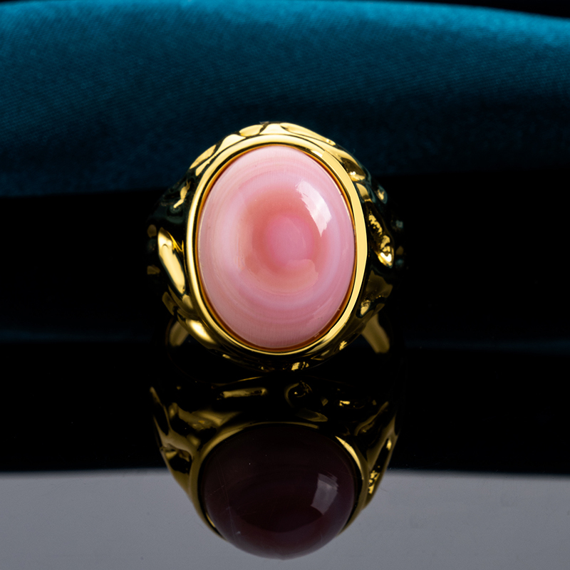 Oval Queen Conch Ring - Textured Hammered Elegance