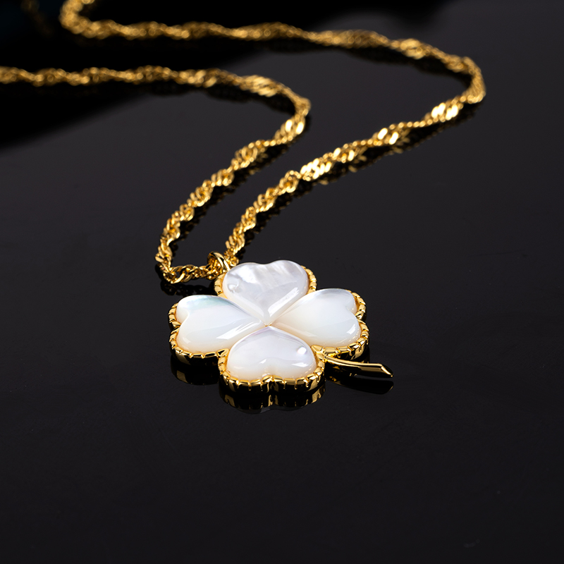 Glistening MOP Clover Necklace - Natural & Luxe Pendant