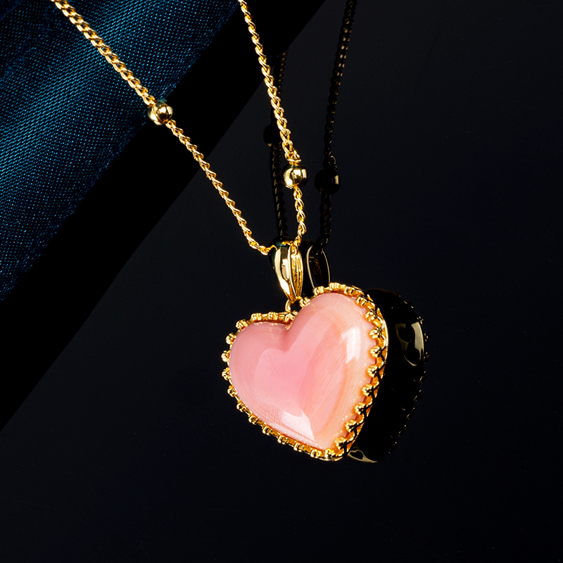 Girly Pink Queen Conch Heart Necklace with 18K Gold Chain