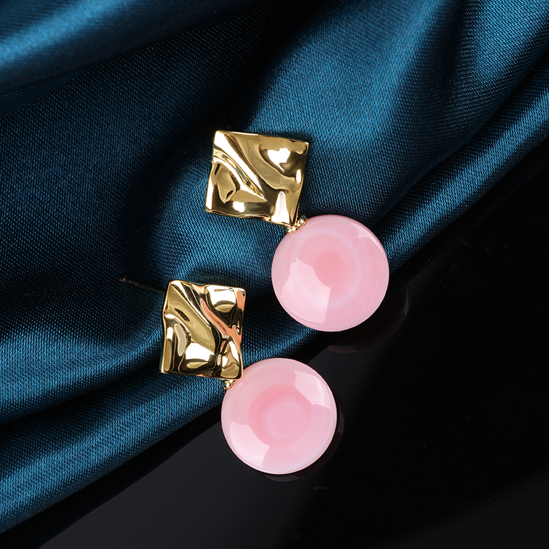 Vintage Metal & Natural Conch Geometric Earrings | Edgy Style