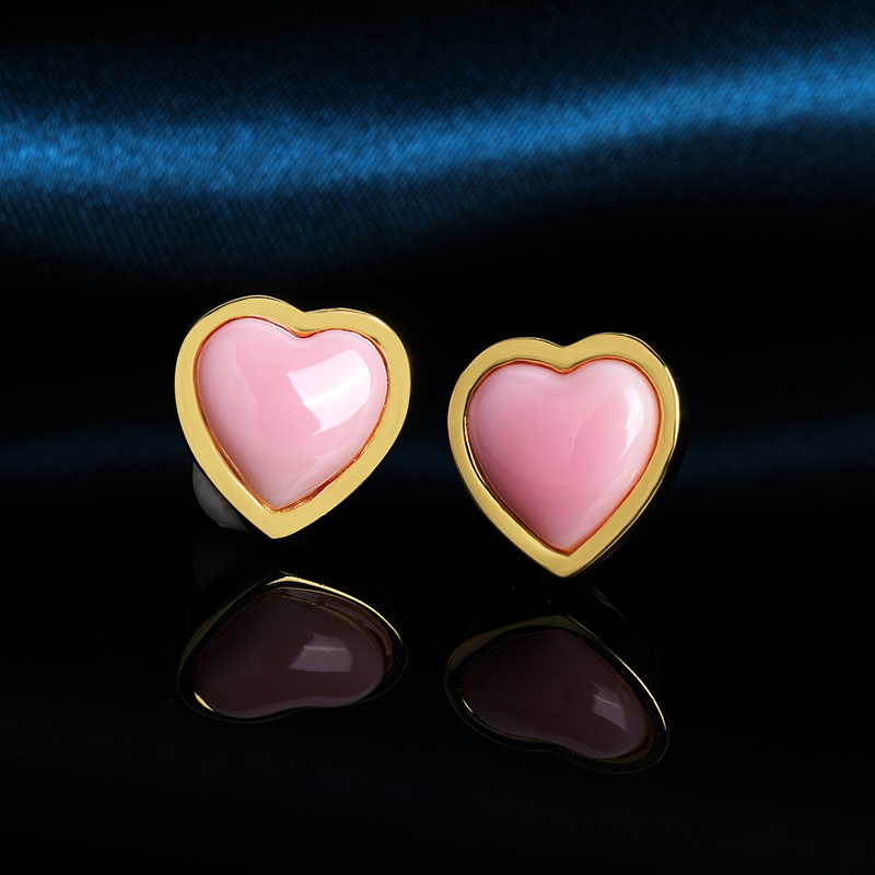Pink Queen Conch Heart Studs | Minimalist Girly Earrings