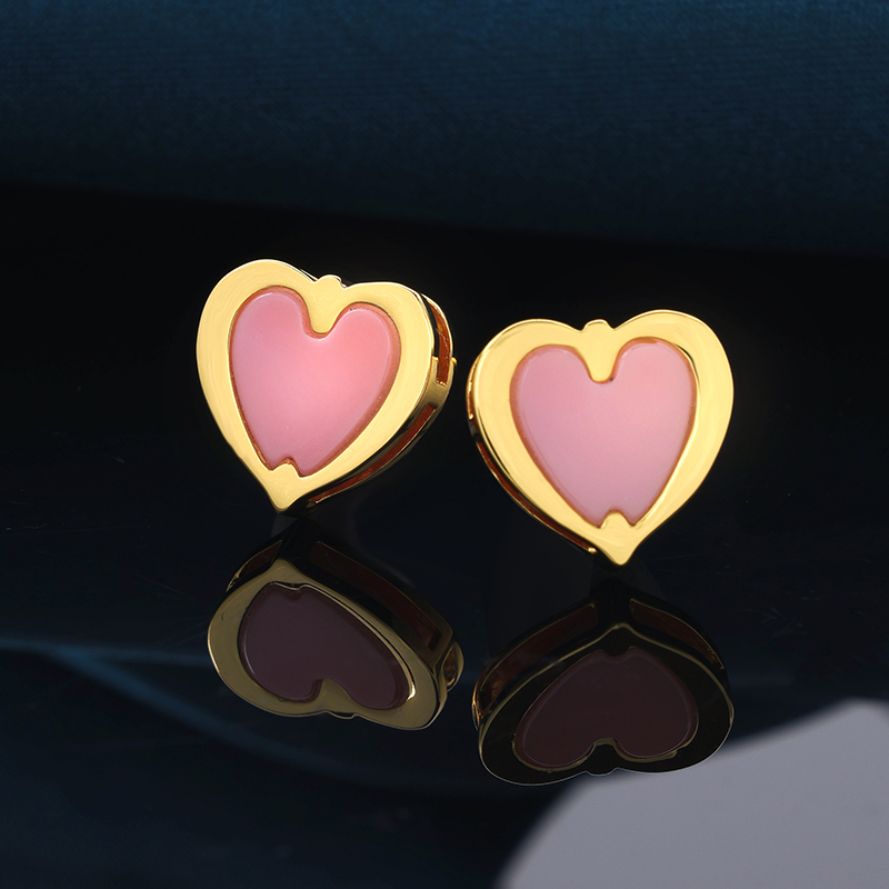 18K Gold Plated Girly Heart Studs - Natural Pink Queen Conch