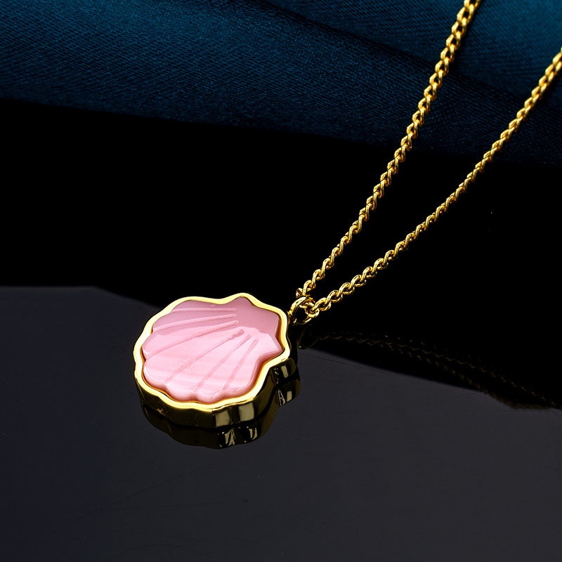 Sweet Shell Queen Conch Necklace | Unique & Feminine