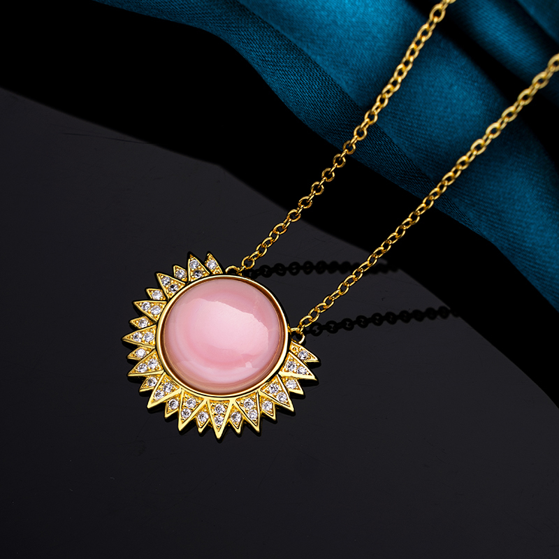 French Elegance Round Conch Pendant | Eye of the Sun