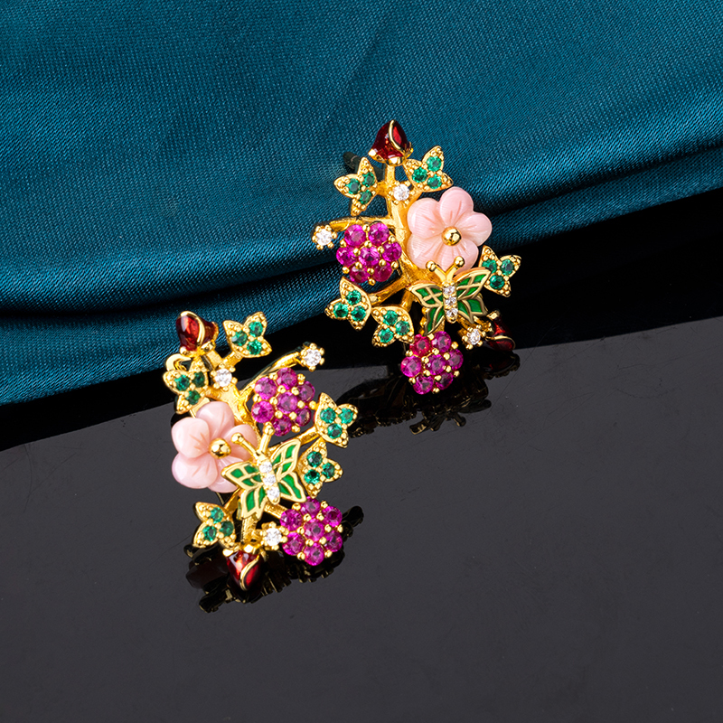 Queen Conch Flower Earrings: Exquisite & Trendy Studs for Women