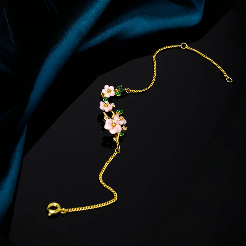 Charming Queen Conch Bracelet: Carved Plum Flowers & Green Leaves