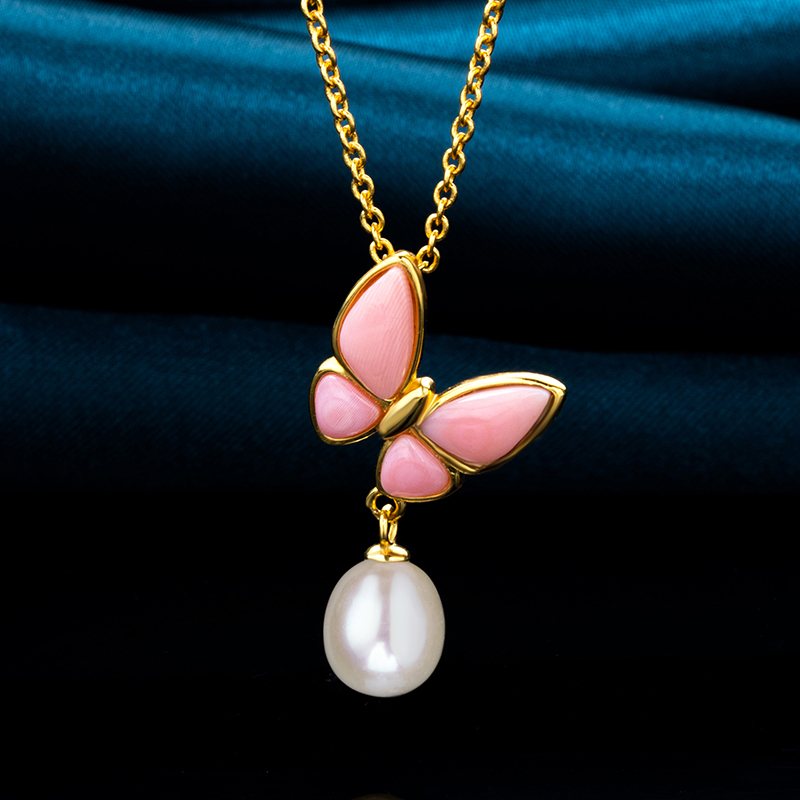 Natural Queen Conch Butterfly Necklace | Pink Pearls Unique Collarbone