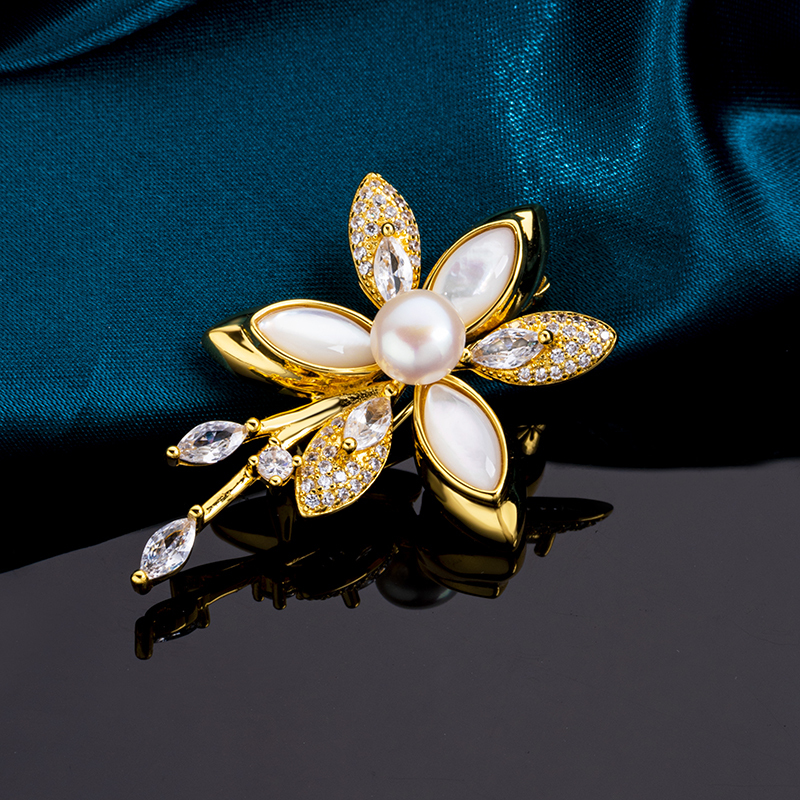 European Style Mother-of-Pearl Flower Pin