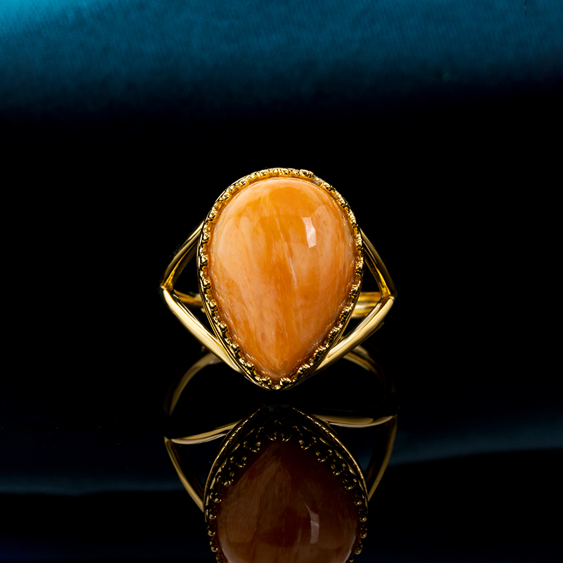 Natural Spiny Oyster Shell Teardrop Ring – Contemporary Luxury with Sophisticated Elegance