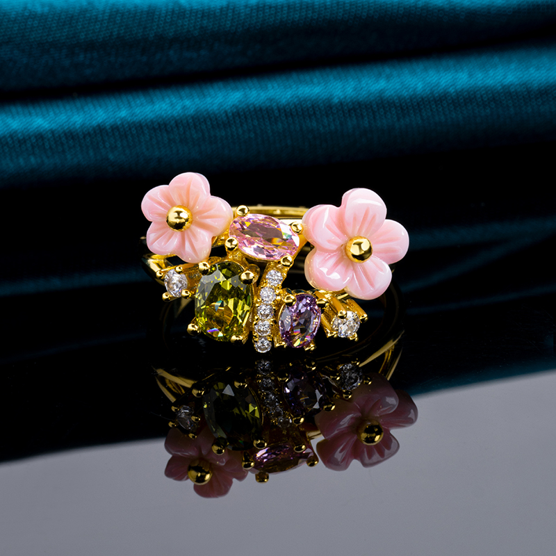 Natural Queen Conch Floral Ring – Earthy Elegance