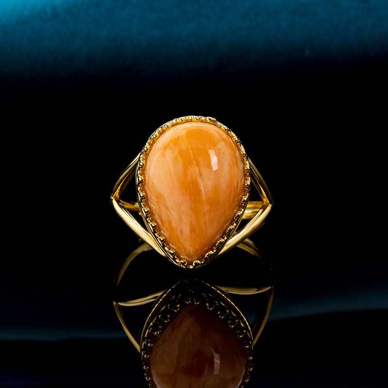 Natural Spiny Oyster Shell Teardrop Ring – Contemporary Luxury with Sophisticated Elegance