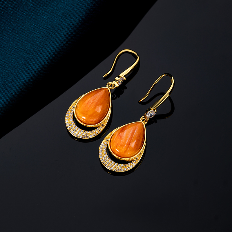 Vintage Teardrop Earrings in Spiny Oyster Shell – Timeless Elegance & Artisan Craftsmanship