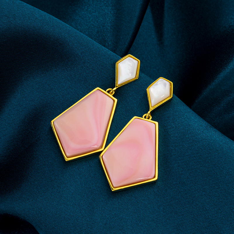 Western Fashion Geometric Queen Conch Earrings