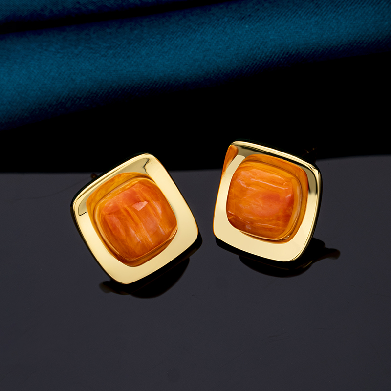 Natural Spiny Oyster Shell Square Stud Earrings – Minimalist Luxury & Bold Simplicity