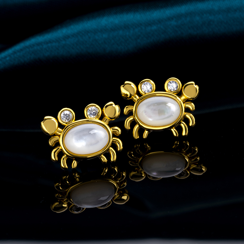 Cute Crab Natural Mother of Pearl Stud Earrings