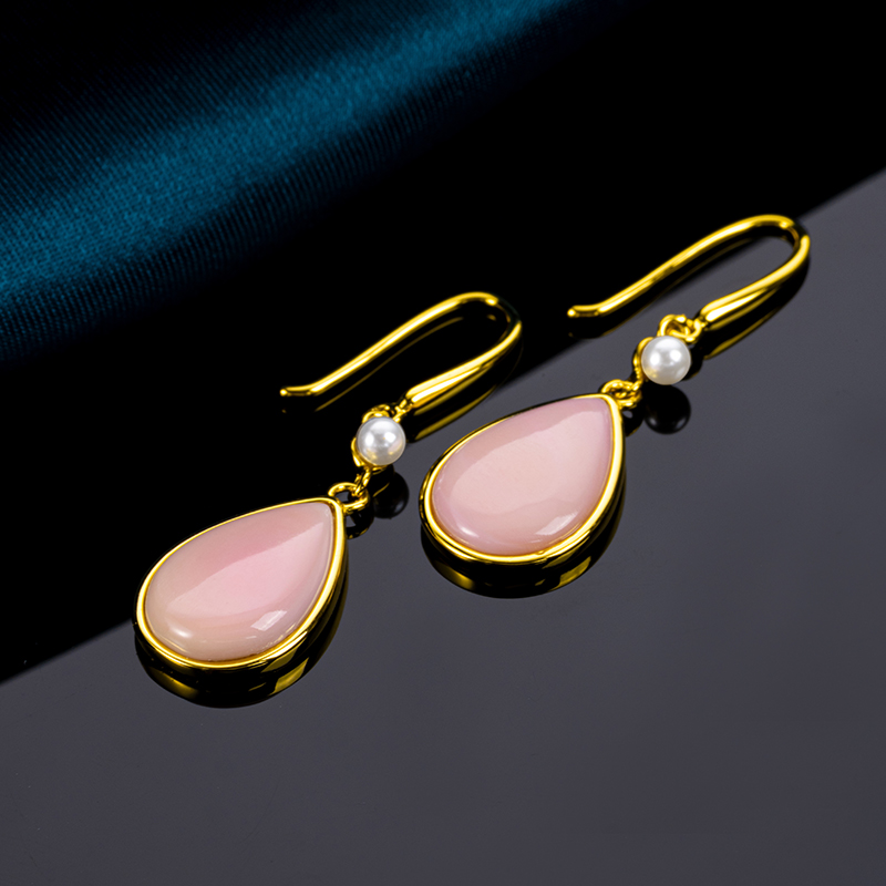 Queen Conch Teardrop Earrings – Vintage & Fresh