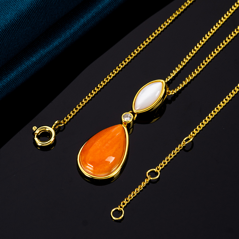 Designer Spiny Oyster Teardrop Pendant - Natural Shell Collarbone Necklace for Women's Luxury Jewelry Collection